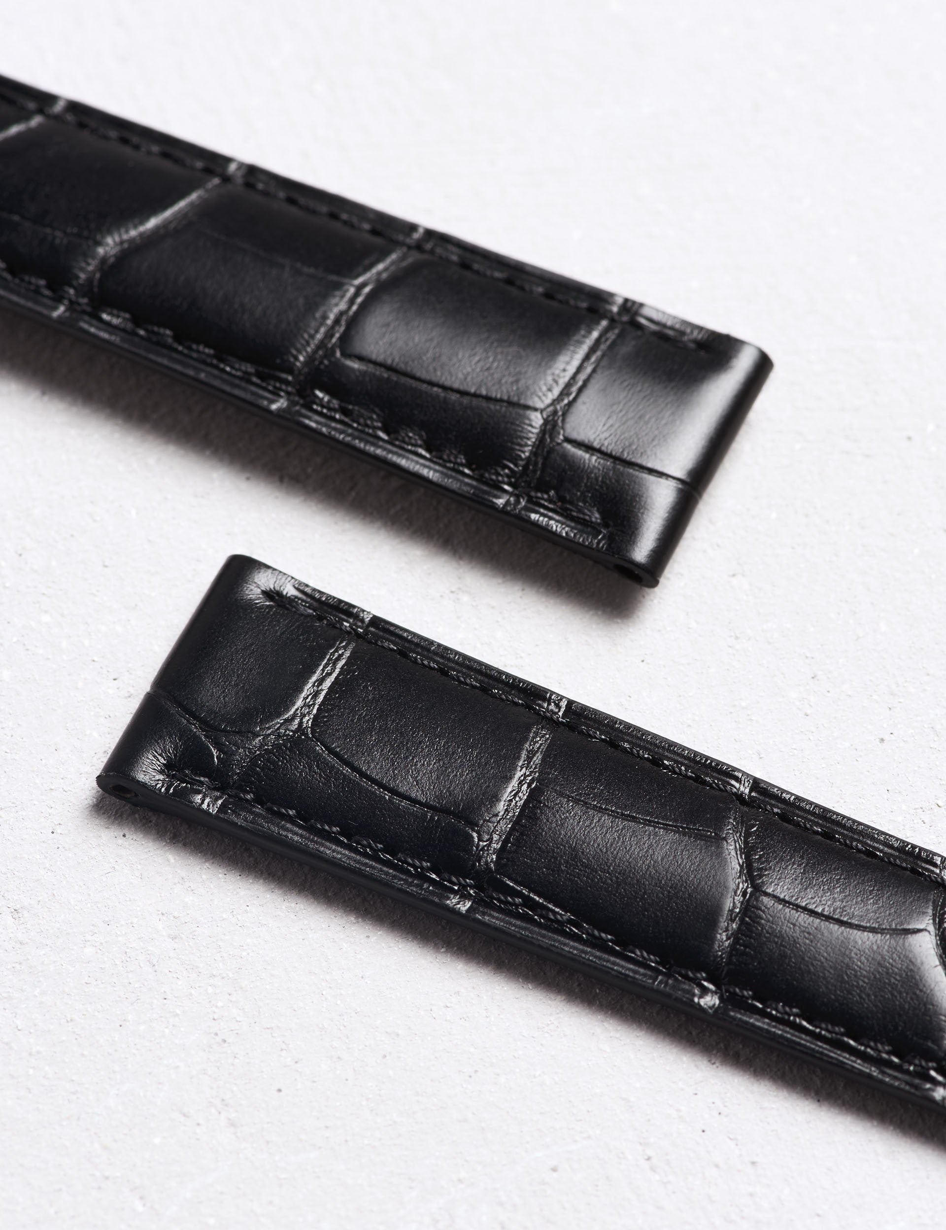 Bracelet Camille Fournet Alligator mat écailles carrées noir