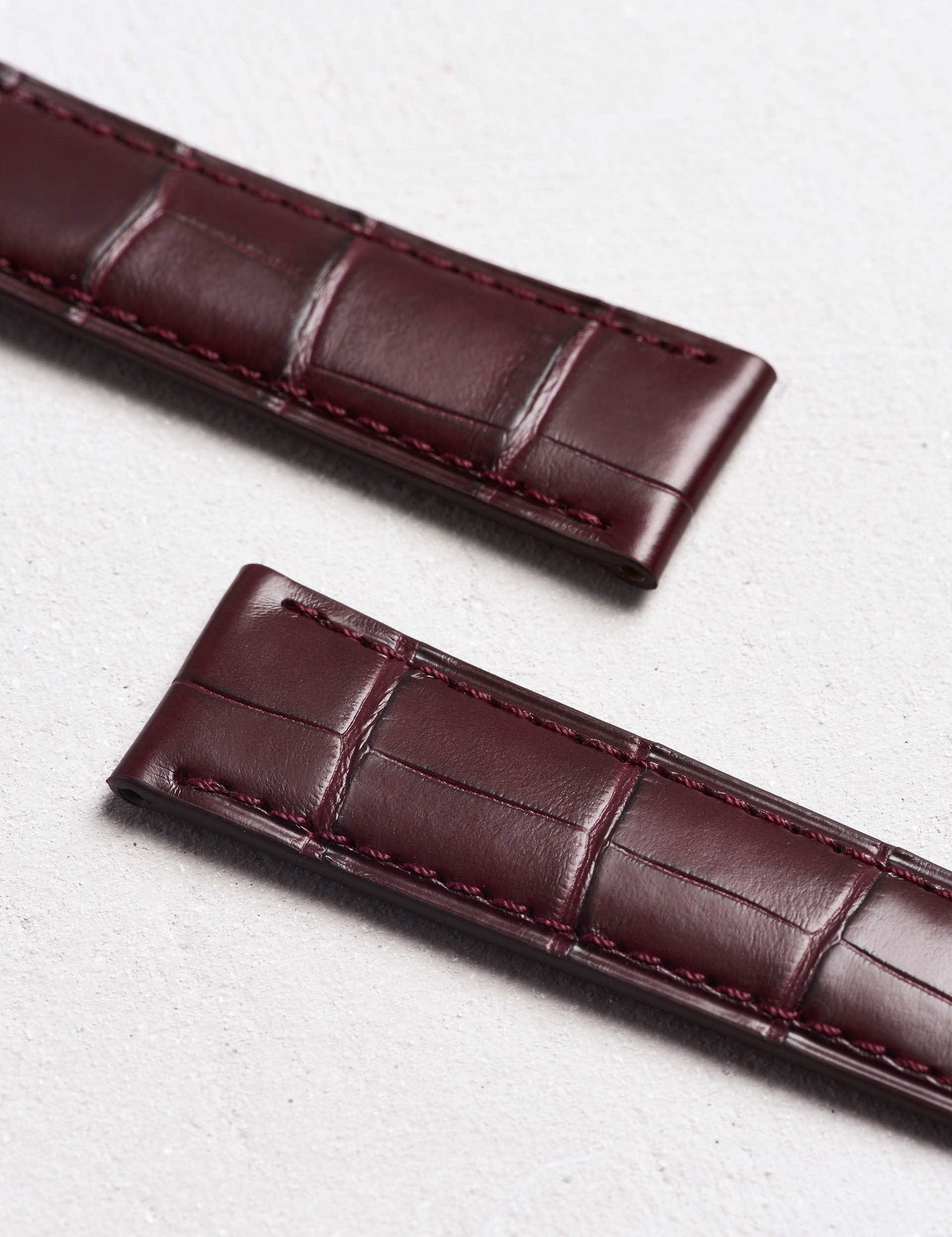 Bracelet Camille Fournet Alligator mat écailles carrées bleu moyen