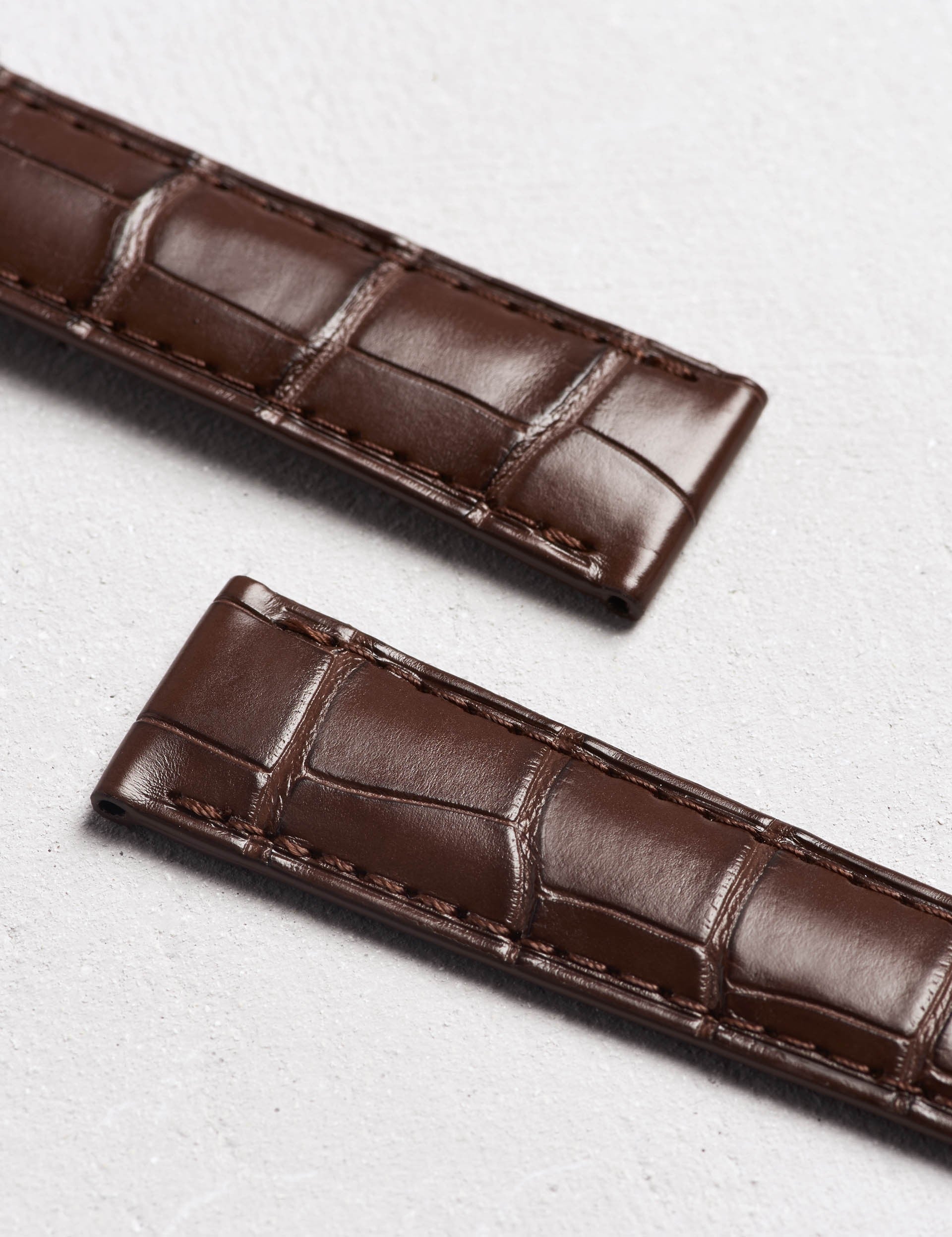 Bracelet Camille Fournet Alligator mat écailles carrées brun roux