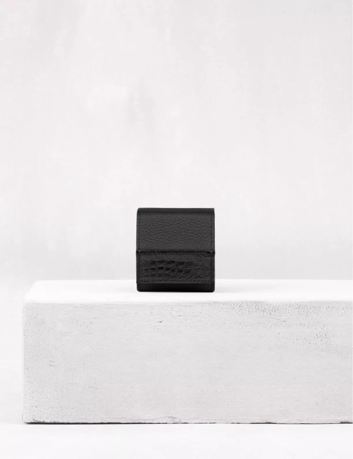 34.33  Single watch case by Camille Fournet