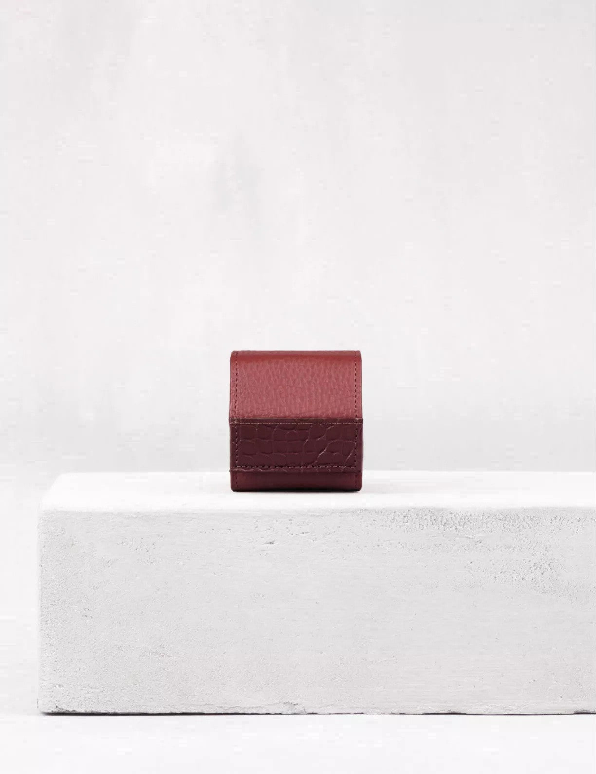 34.33  Single watch case by Camille Fournet