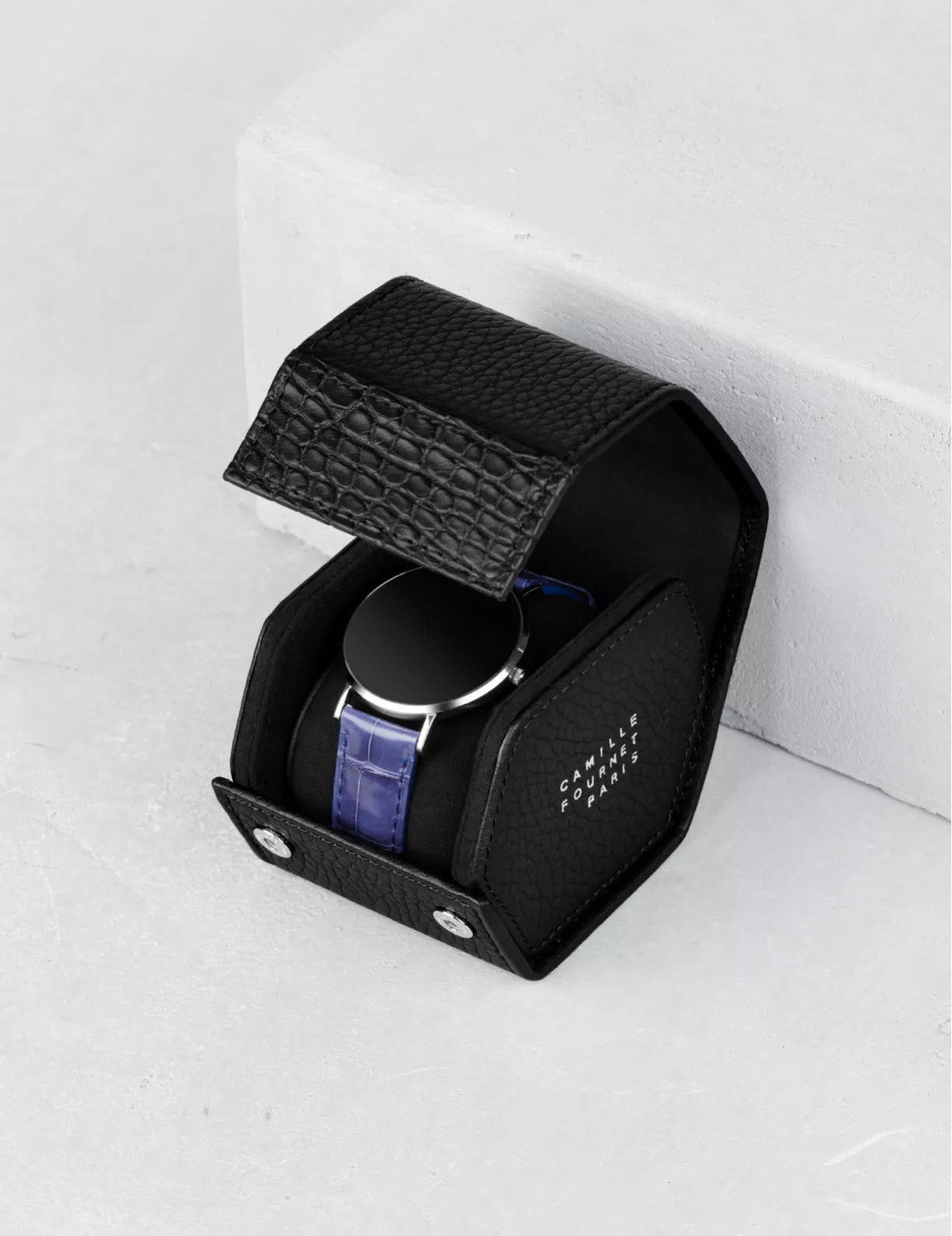 34.33  Single watch case by Camille Fournet