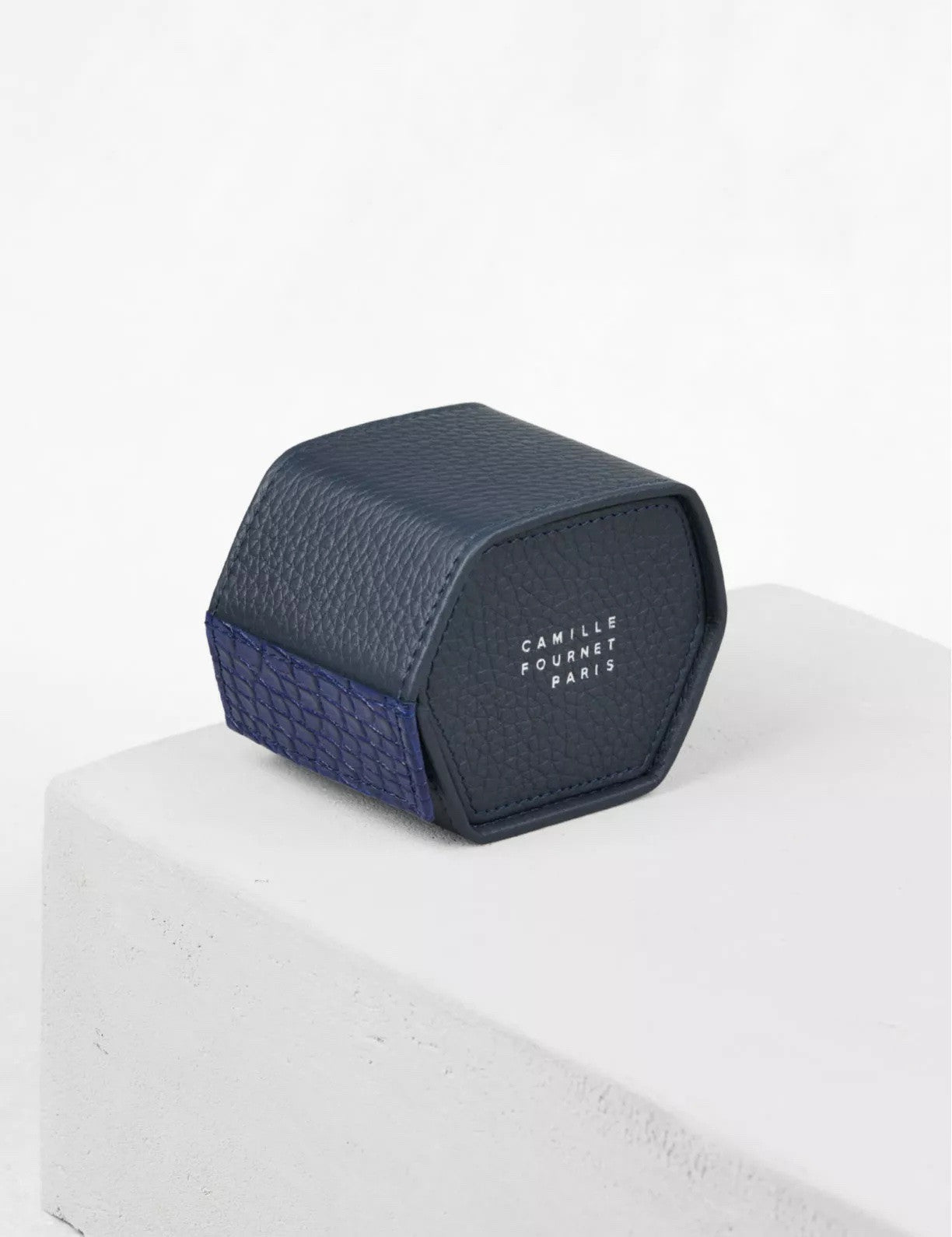 34.33  Single watch case by Camille Fournet