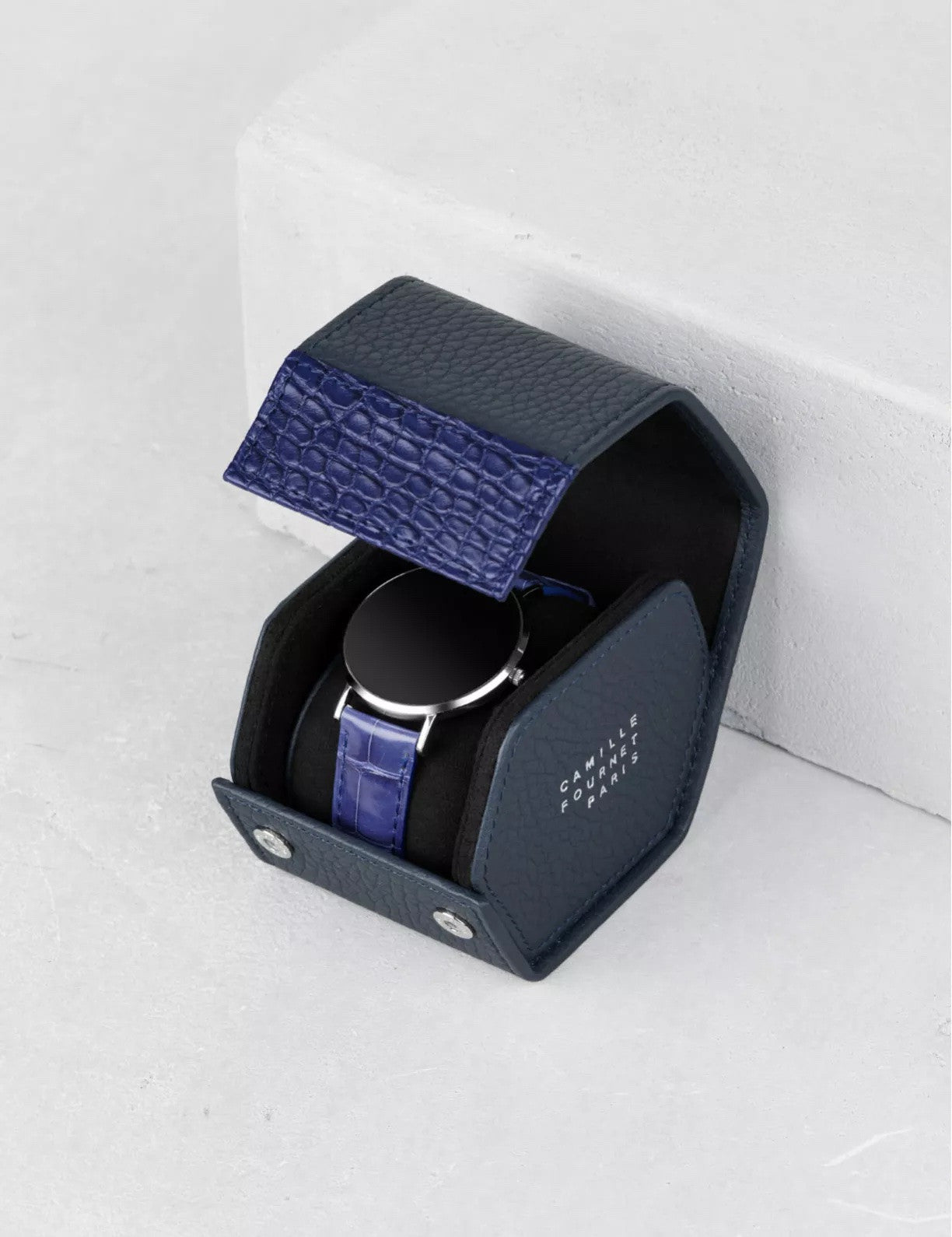 34.33  Single watch case by Camille Fournet