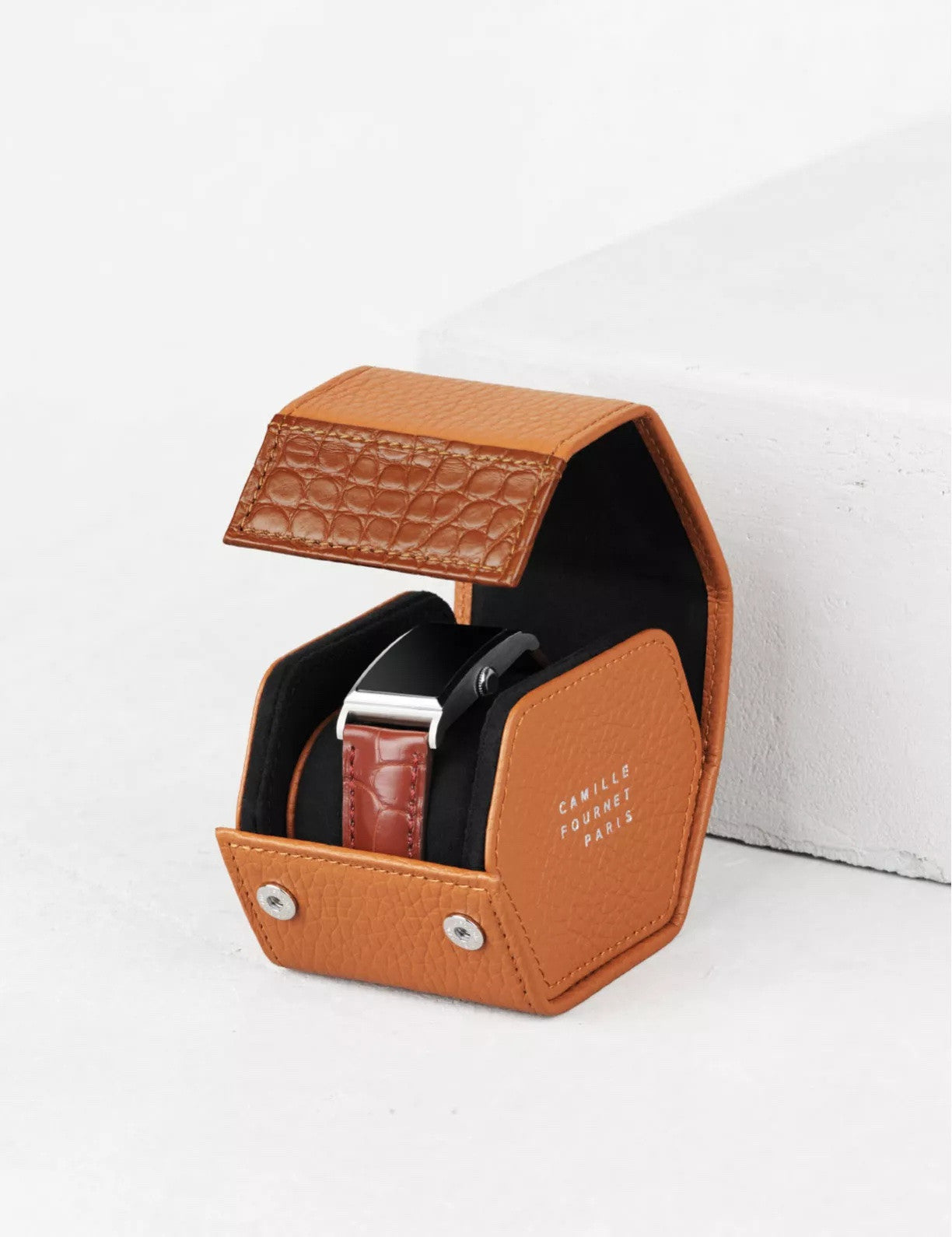 34.33  Single watch case by Camille Fournet