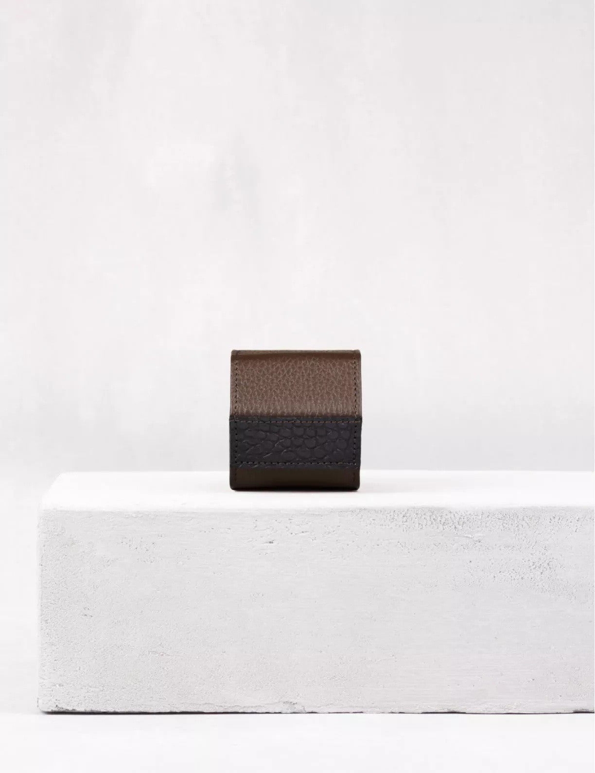 34.33  Single watch case by Camille Fournet